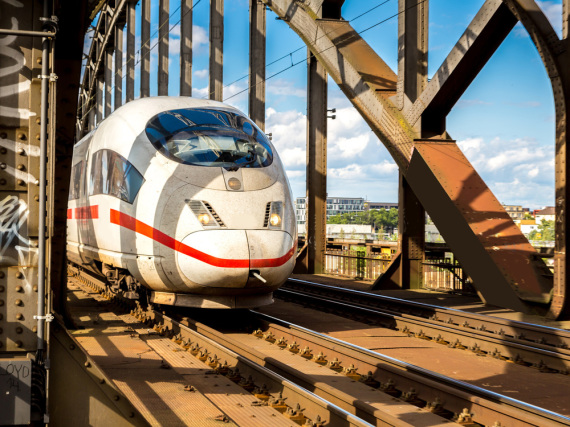 Mit dem ICE können Reisende für 19 Euro durch ganz Deutschland fahren - zumindest bis Ende Juli