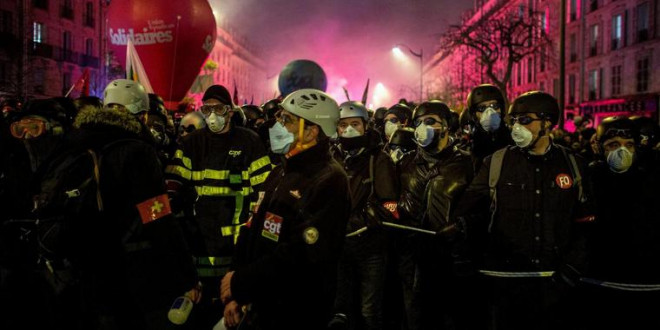 Jung und Alt vereint im Streik gegen Macrons Rentenreform