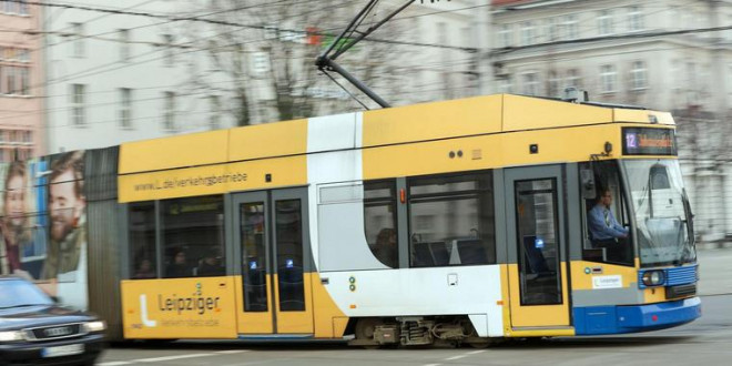 Zugbegleiterin gegen den Kopf getreten: Täter (16/19) stellen sich