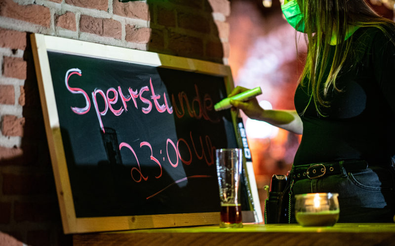 Gericht: Osnabrücker Gastronom darf in Corona-Sperrstunde öffnen